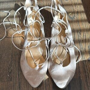 Elegant Women's Lace-Up Flats in Cream